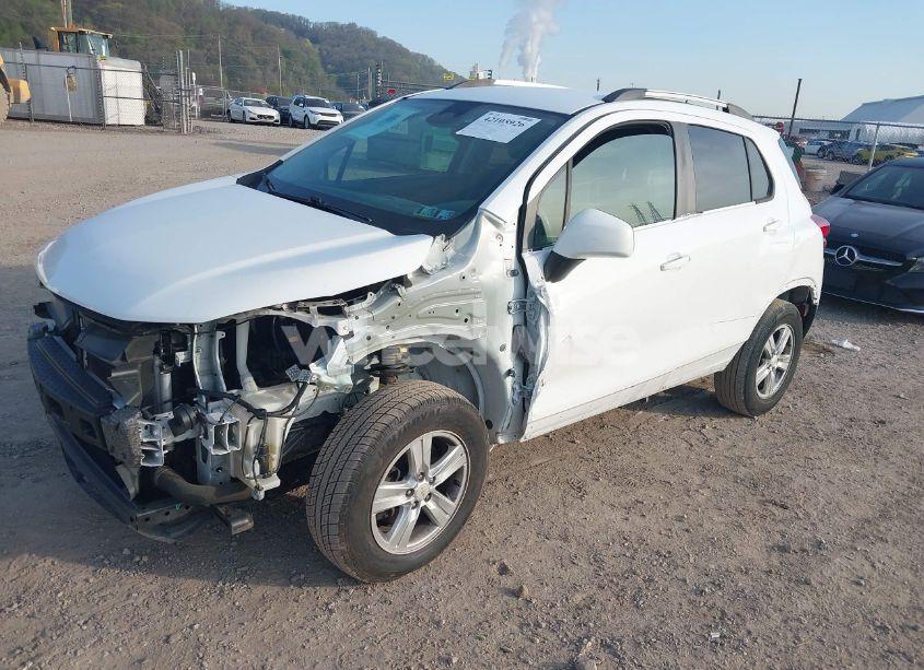 Photo 2 of 2021 Chevrolet Trax AWD LT (VIN KL7CJPSB4MB306546)