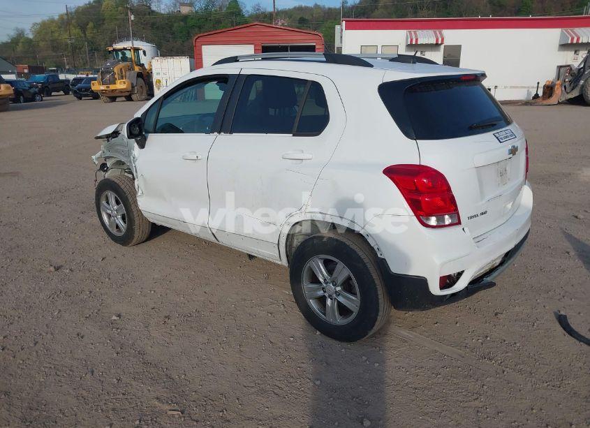 Photo 3 of 2021 Chevrolet Trax AWD LT (VIN KL7CJPSB4MB306546)