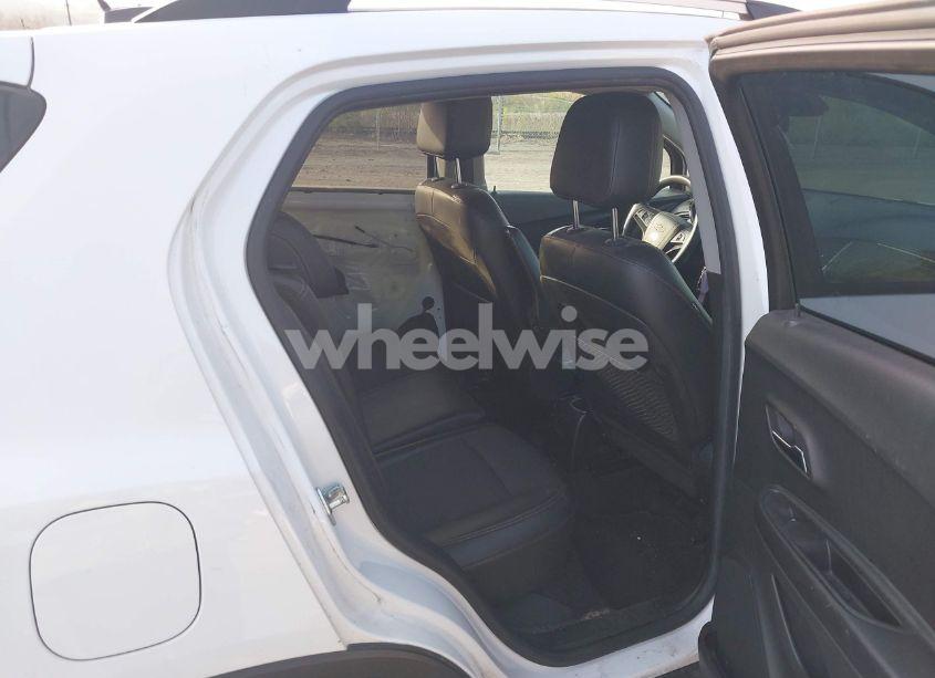 Photo 8 of 2021 Chevrolet Trax AWD LT (VIN KL7CJPSB4MB306546)