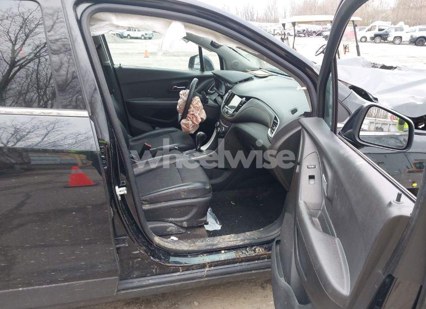Photo 5 of 2019 Chevrolet Trax LT (VIN KL7CJPSB6KB957920)
