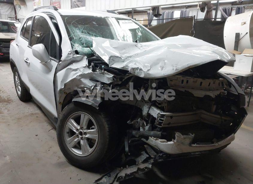 2020 Chevrolet Trax AWD LT (VIN KL7CJPSB6LB005596) main photo