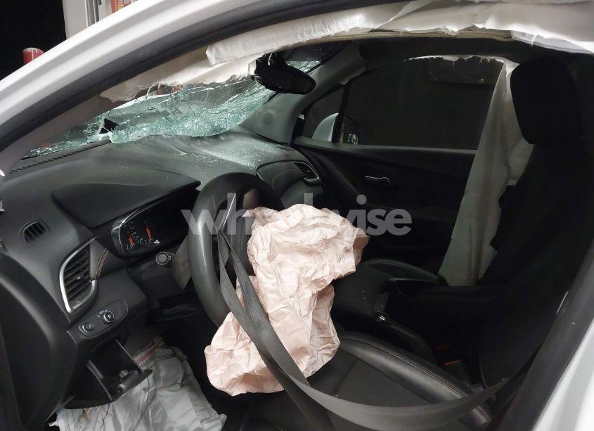 Photo 5 of 2020 Chevrolet Trax AWD LT (VIN KL7CJPSB6LB005596)