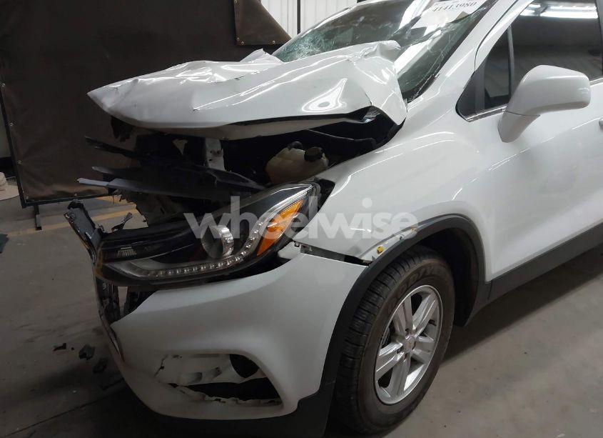 Photo 6 of 2020 Chevrolet Trax AWD LT (VIN KL7CJPSB6LB005596)