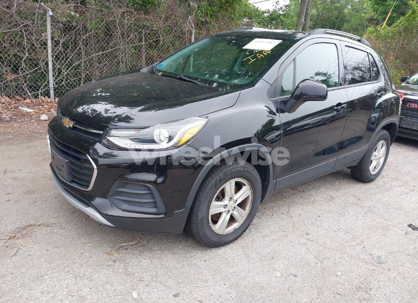 Photo 2 of 2021 Chevrolet Trax AWD LT (VIN KL7CJPSB6MB340892)