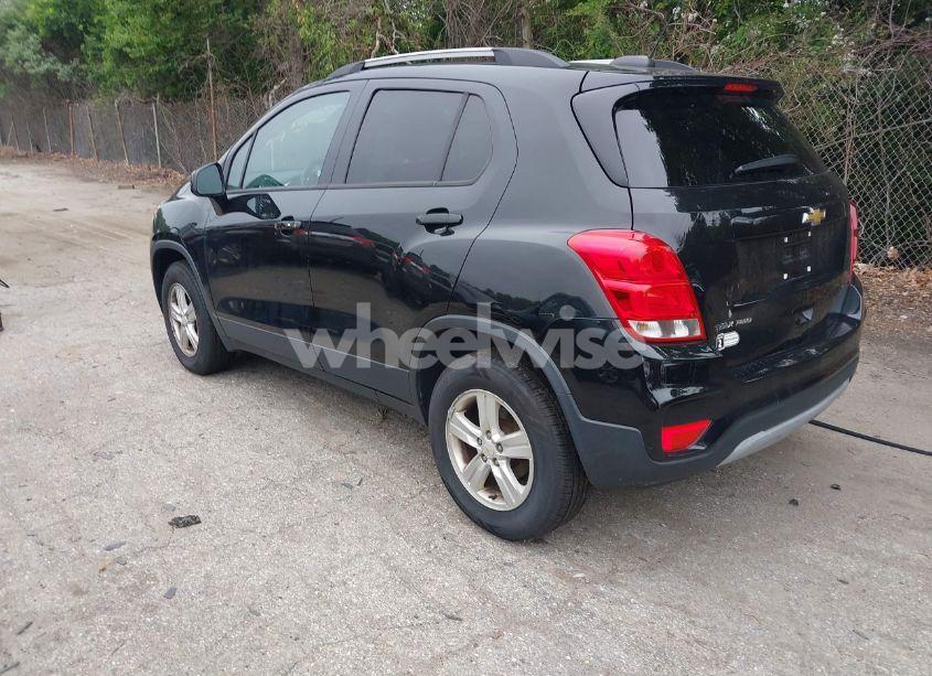 Photo 3 of 2021 Chevrolet Trax AWD LT (VIN KL7CJPSB6MB340892)