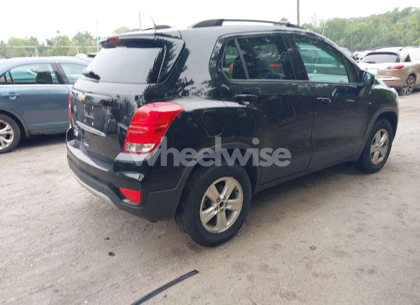 Photo 4 of 2021 Chevrolet Trax AWD LT (VIN KL7CJPSB6MB340892)