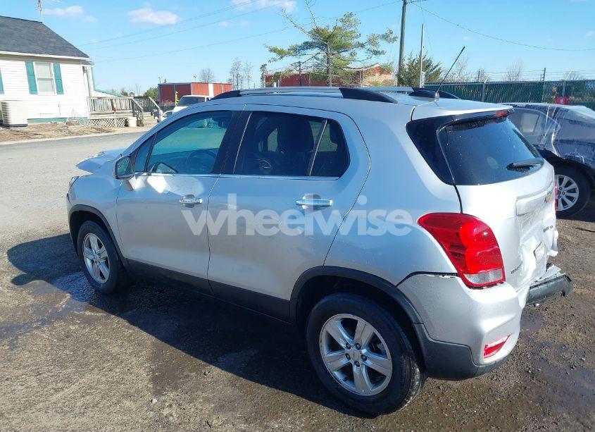 Photo 3 of 2018 Chevrolet Trax LT (VIN KL7CJPSB7JB507028)