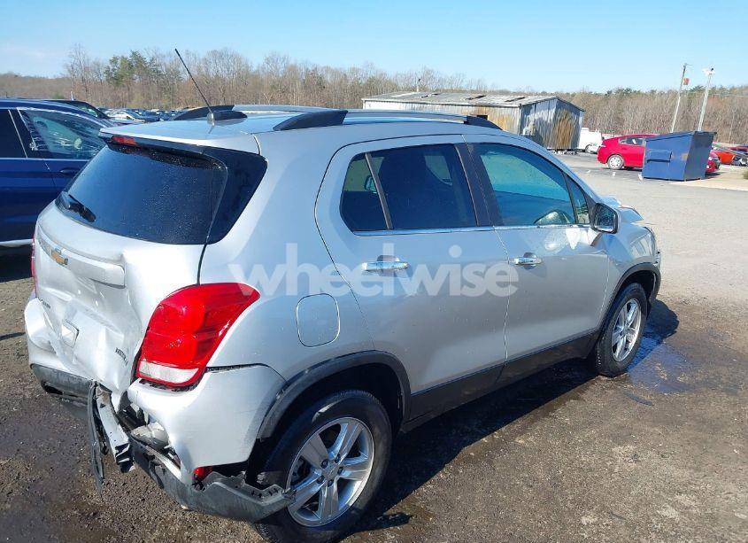 Photo 4 of 2018 Chevrolet Trax LT (VIN KL7CJPSB7JB507028)