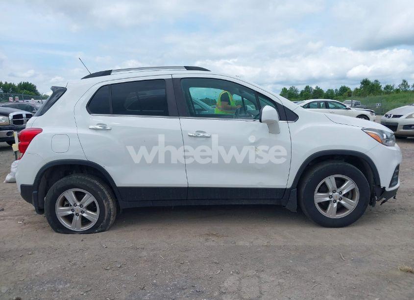 Photo 13 of 2018 Chevrolet Trax LT (VIN KL7CJPSB7JB714373)