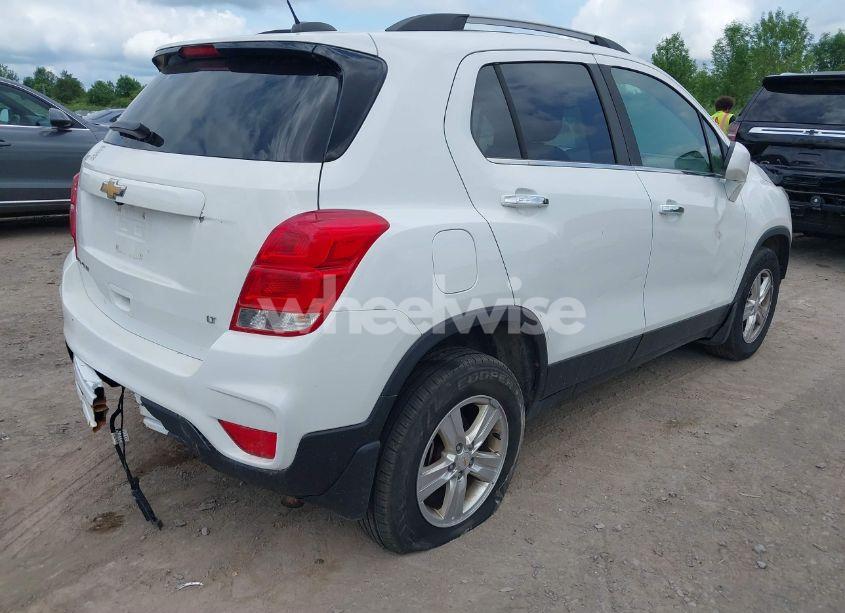 Photo 4 of 2018 Chevrolet Trax LT (VIN KL7CJPSB7JB714373)
