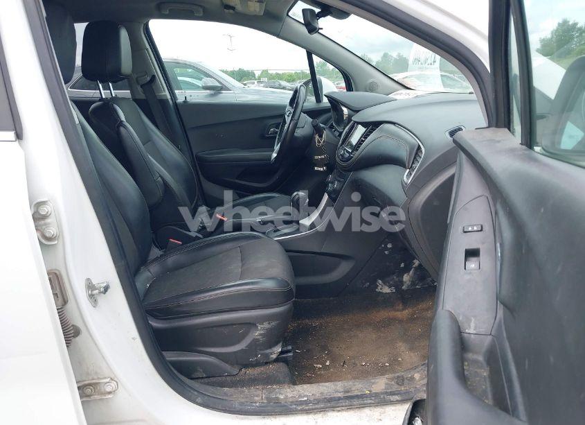 Photo 5 of 2018 Chevrolet Trax LT (VIN KL7CJPSB7JB714373)