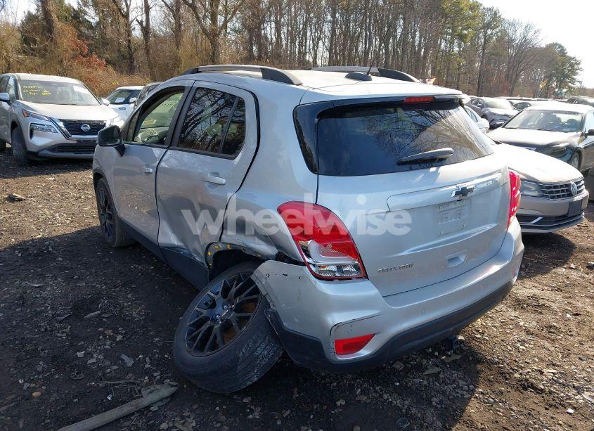 Photo 3 of 2021 Chevrolet Trax AWD LT (VIN KL7CJPSB7MB354316)
