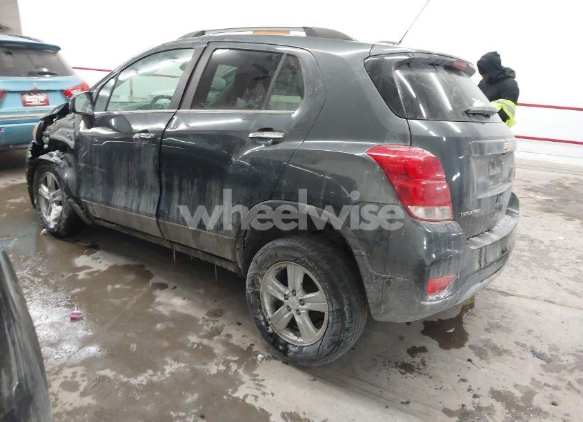 Photo 3 of 2018 Chevrolet Trax LT (VIN KL7CJPSB8JB653745)