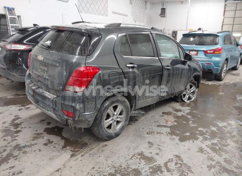 Photo 4 of 2018 Chevrolet Trax LT (VIN KL7CJPSB8JB653745)