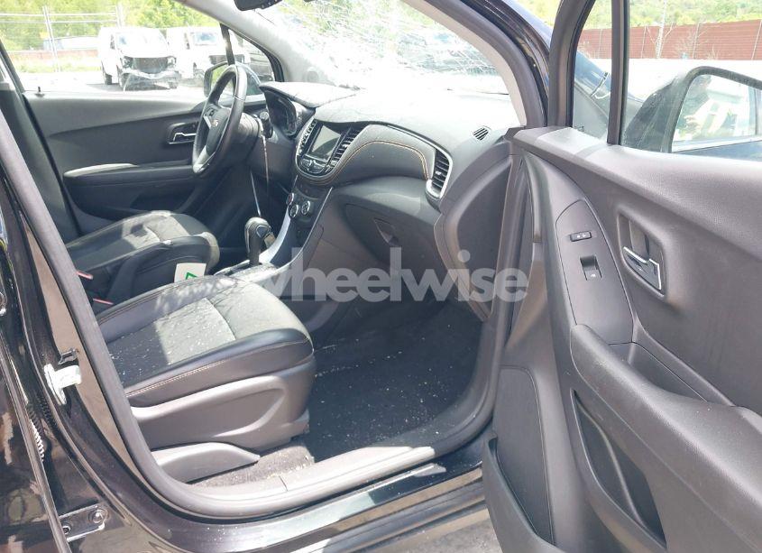 Photo 5 of 2019 Chevrolet Trax LT (VIN KL7CJPSB8KB901218)