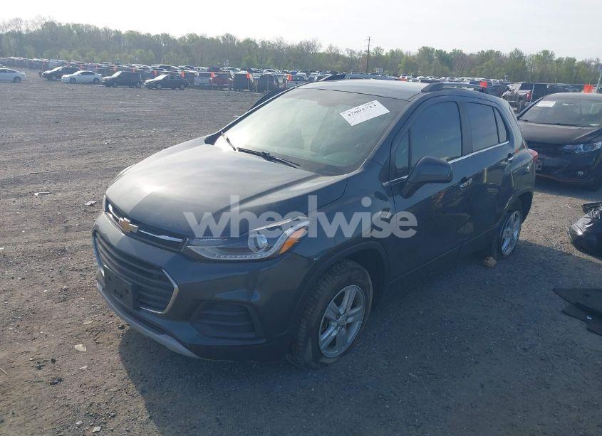 Photo 2 of 2018 Chevrolet Trax LT (VIN KL7CJPSB9JB727299)