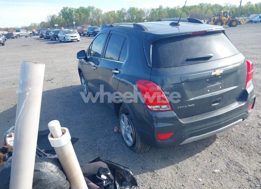 Photo 3 of 2018 Chevrolet Trax LT (VIN KL7CJPSB9JB727299)