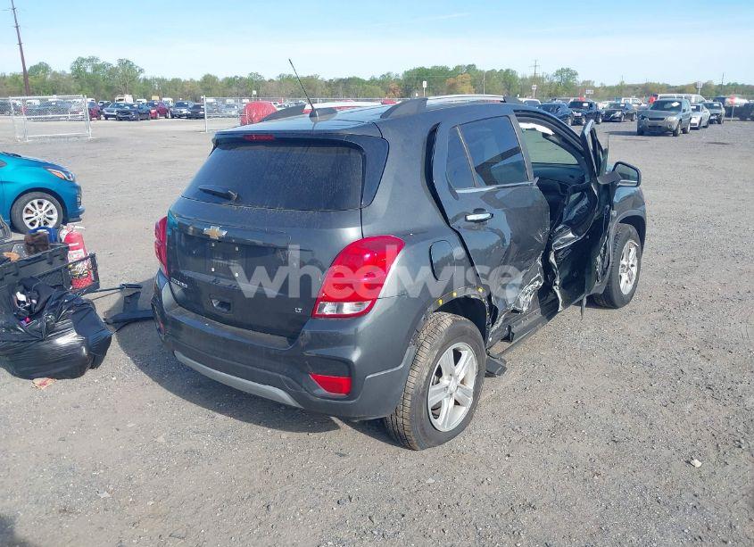 Photo 4 of 2018 Chevrolet Trax LT (VIN KL7CJPSB9JB727299)