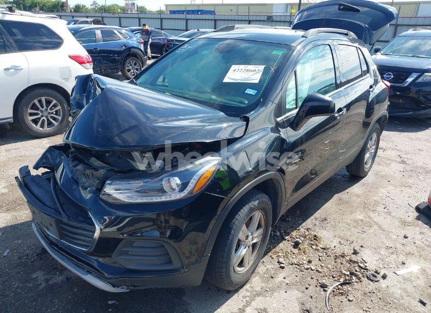 Photo 2 of 2019 Chevrolet Trax LT (VIN KL7CJPSB9KB823757)