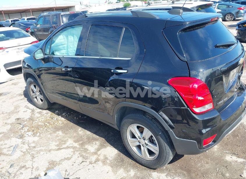Photo 3 of 2019 Chevrolet Trax LT (VIN KL7CJPSB9KB823757)