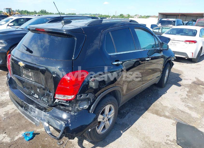 Photo 4 of 2019 Chevrolet Trax LT (VIN KL7CJPSB9KB823757)