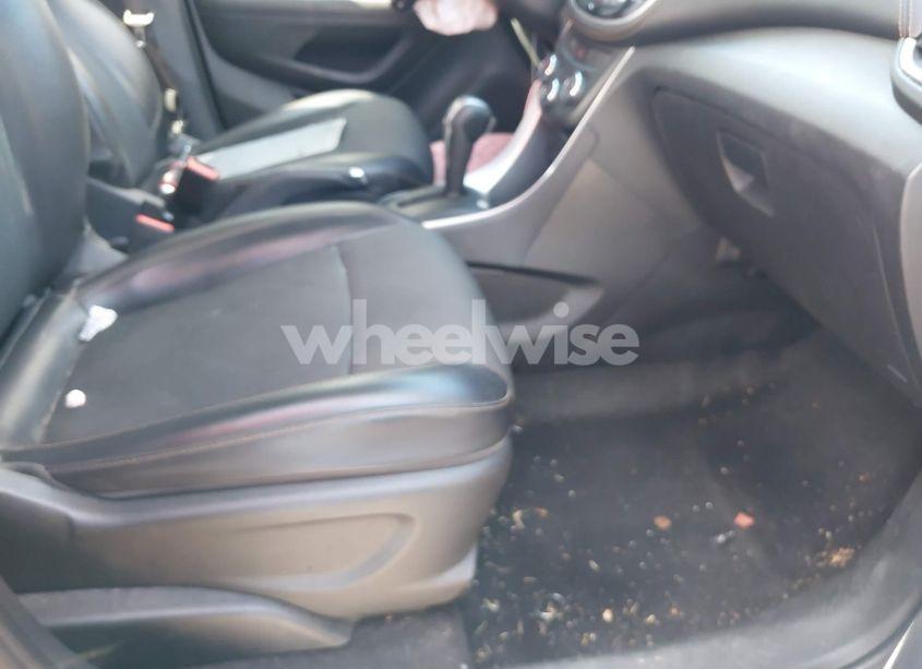 Photo 5 of 2019 Chevrolet Trax LT (VIN KL7CJPSB9KB823757)