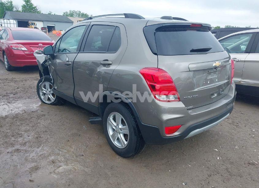 Photo 3 of 2021 Chevrolet Trax AWD LT (VIN KL7CJPSBXMB311623)