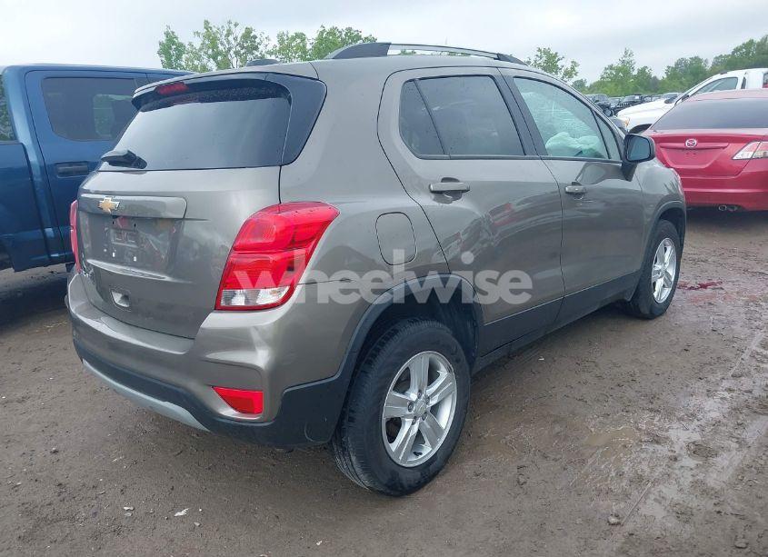 Photo 4 of 2021 Chevrolet Trax AWD LT (VIN KL7CJPSBXMB311623)