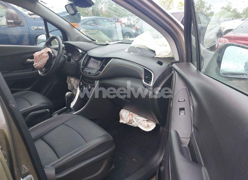 Photo 5 of 2021 Chevrolet Trax AWD LT (VIN KL7CJPSBXMB311623)