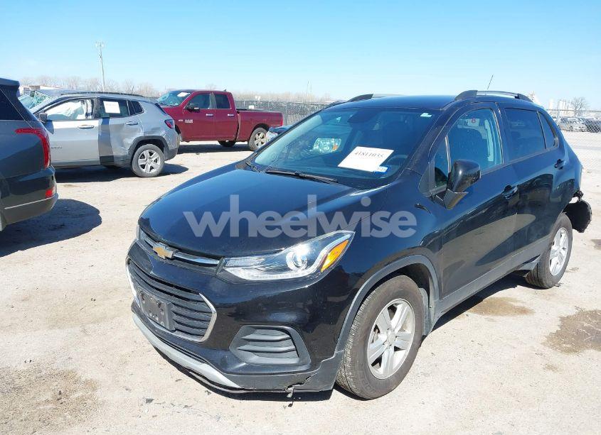 Photo 2 of 2021 Chevrolet Trax AWD LT (VIN KL7CJPSM0MB363232)