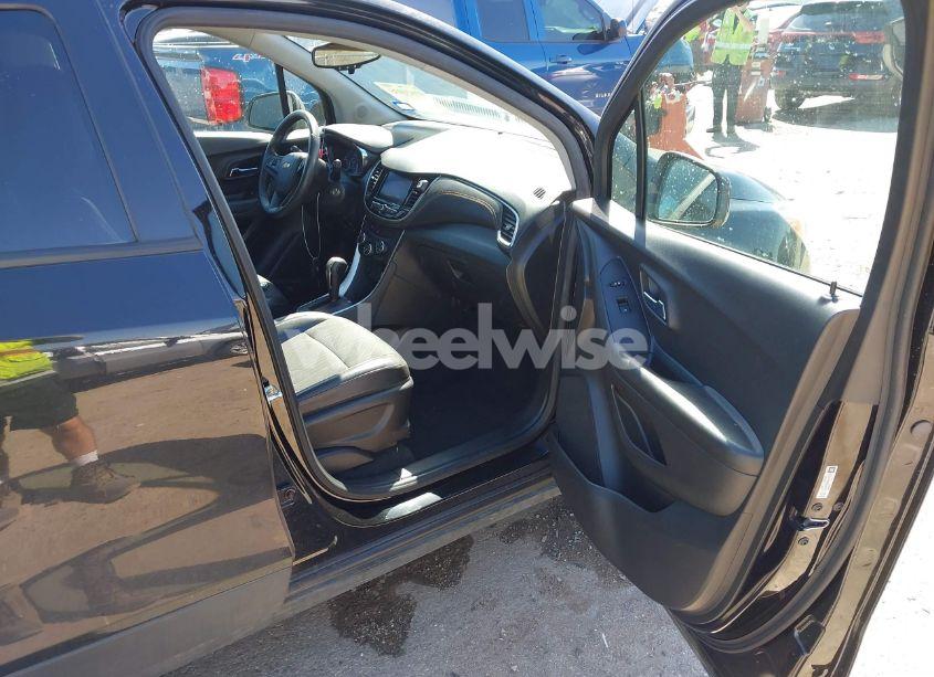 Photo 5 of 2021 Chevrolet Trax AWD LT (VIN KL7CJPSM0MB363232)