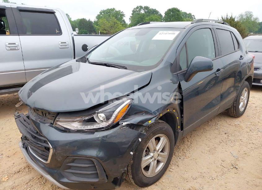 Photo 2 of 2021 Chevrolet Trax AWD LT (VIN KL7CJPSM0MB371427)
