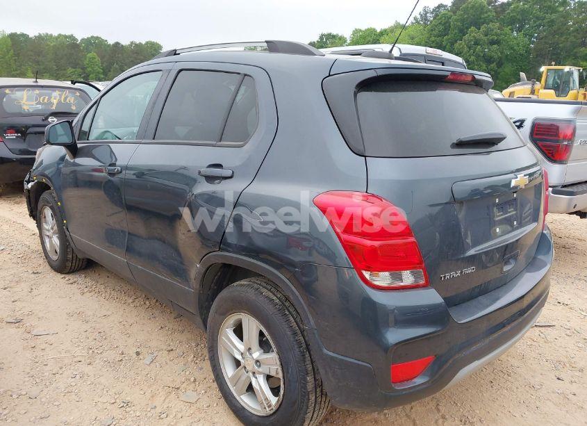 Photo 3 of 2021 Chevrolet Trax AWD LT (VIN KL7CJPSM0MB371427)