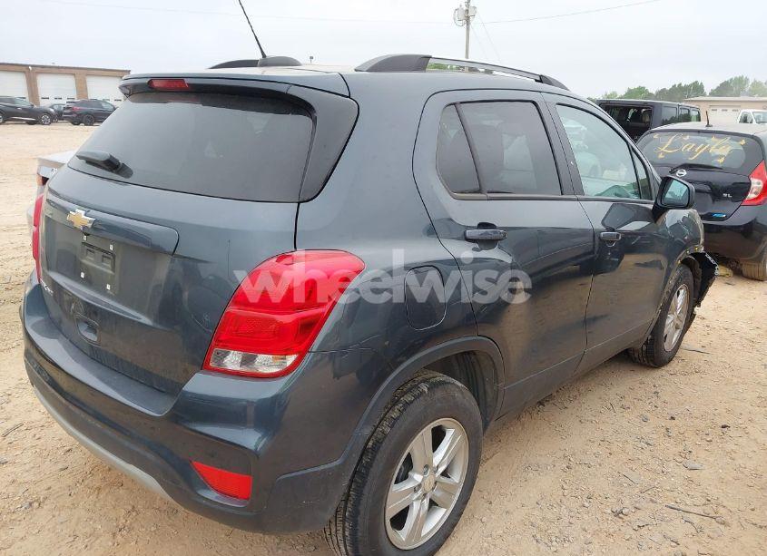 Photo 4 of 2021 Chevrolet Trax AWD LT (VIN KL7CJPSM0MB371427)