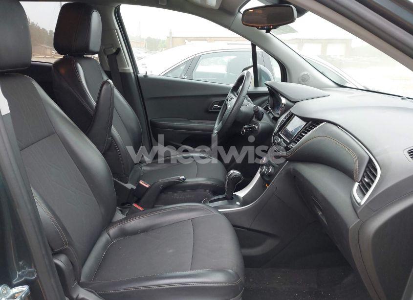 Photo 5 of 2021 Chevrolet Trax AWD LT (VIN KL7CJPSM0MB371427)