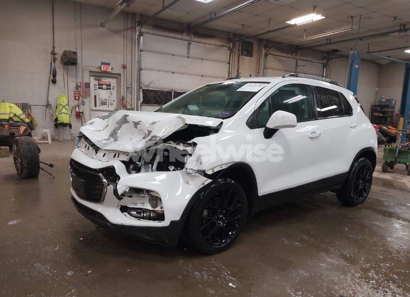 Photo 2 of 2022 Chevrolet Trax AWD LT (VIN KL7CJPSM0NB537074)