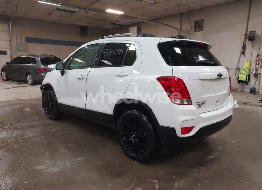 Photo 3 of 2022 Chevrolet Trax AWD LT (VIN KL7CJPSM0NB537074)