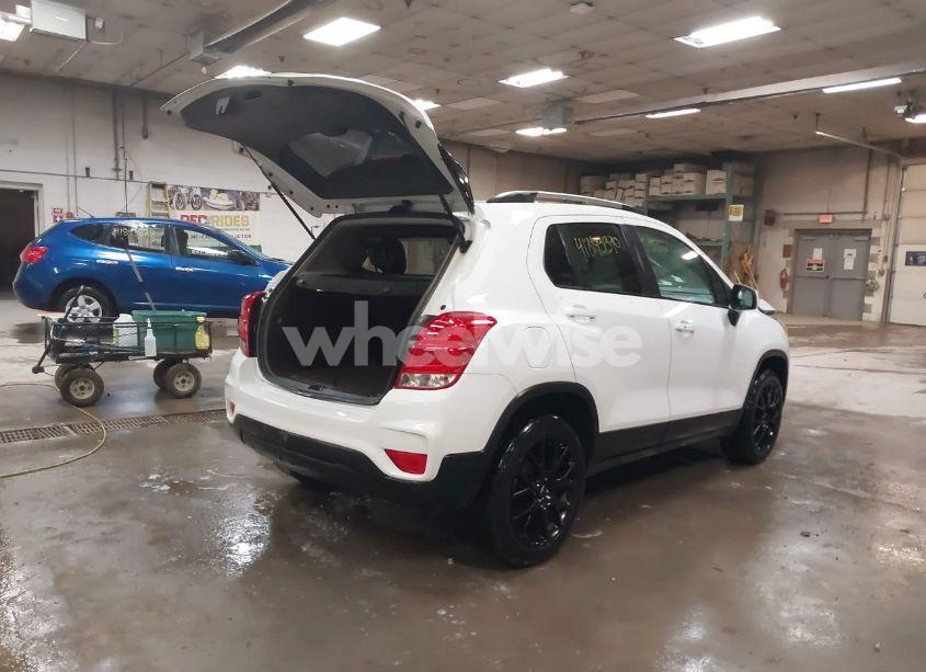 Photo 4 of 2022 Chevrolet Trax AWD LT (VIN KL7CJPSM0NB537074)