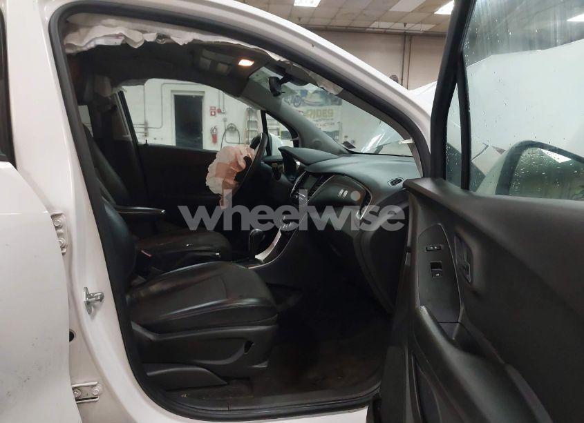 Photo 5 of 2022 Chevrolet Trax AWD LT (VIN KL7CJPSM0NB537074)