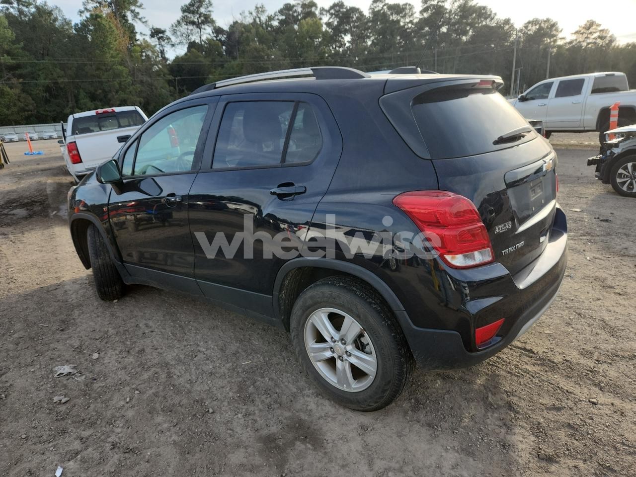 Photo 2 of 2022 CHEVROLET TRAX 1LT (VIN KL7CJPSM0NB558829)
