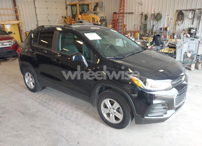 2022 Chevrolet Trax AWD LT (VIN KL7CJPSM1NB563974) main photo
