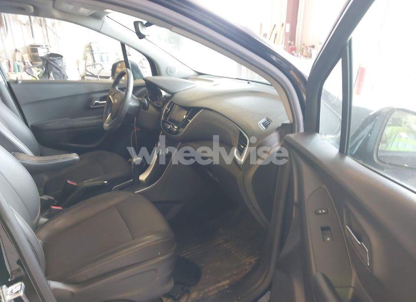 Photo 5 of 2022 Chevrolet Trax AWD LT (VIN KL7CJPSM1NB563974)