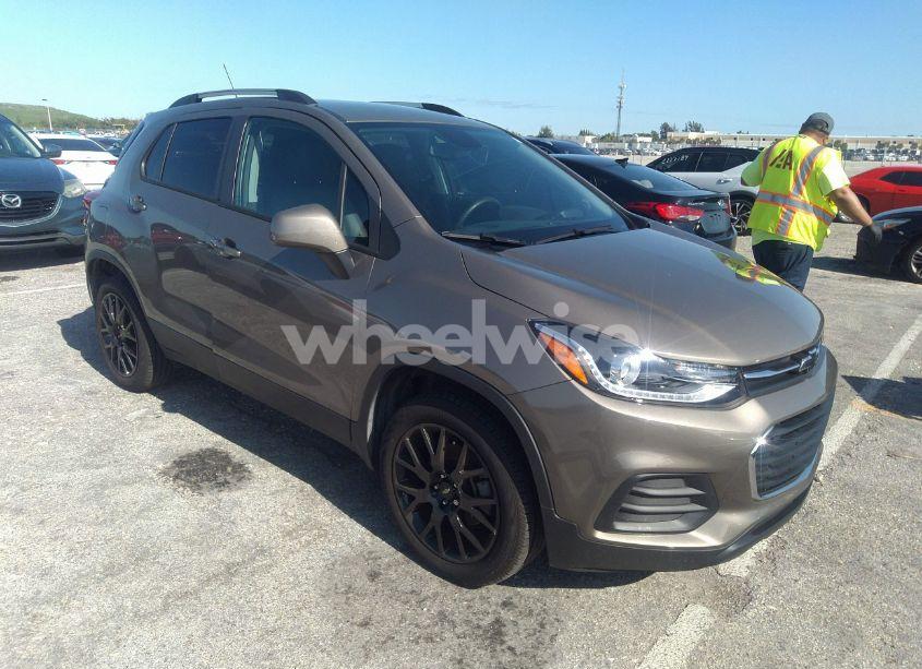 2022 Chevrolet Trax AWD LT (VIN KL7CJPSM3NB542396) main photo