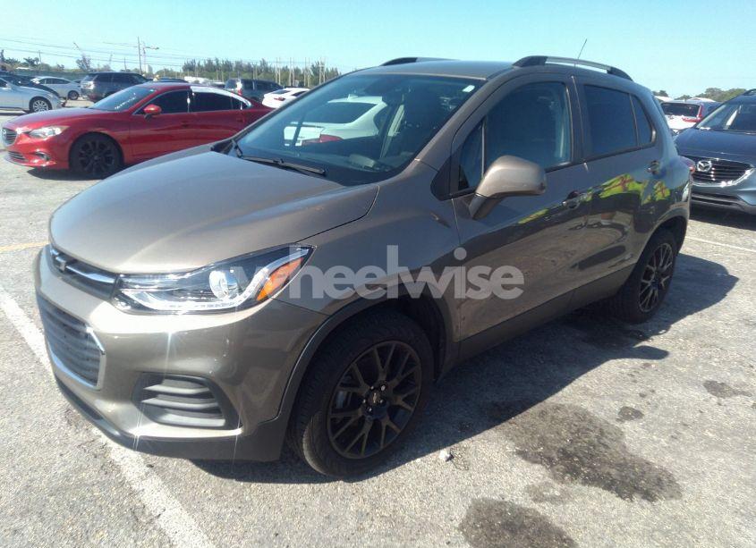 Photo 2 of 2022 Chevrolet Trax AWD LT (VIN KL7CJPSM3NB542396)