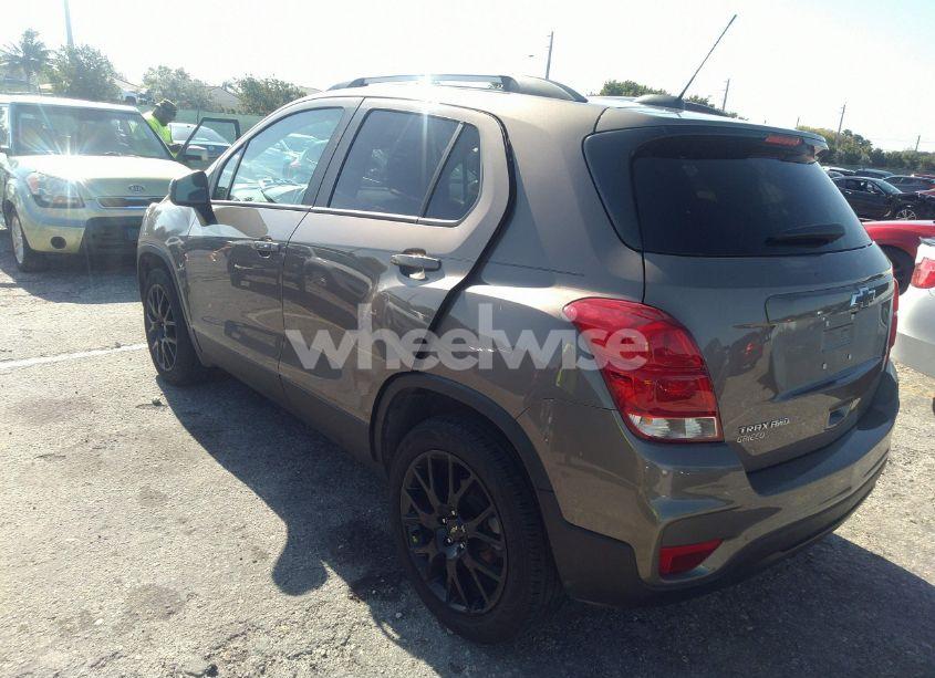 Photo 3 of 2022 Chevrolet Trax AWD LT (VIN KL7CJPSM3NB542396)