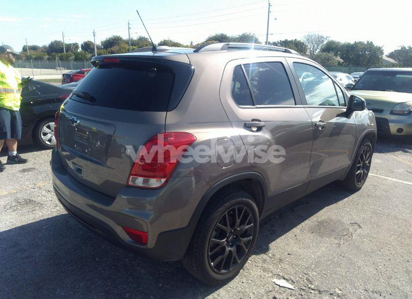 Photo 4 of 2022 Chevrolet Trax AWD LT (VIN KL7CJPSM3NB542396)