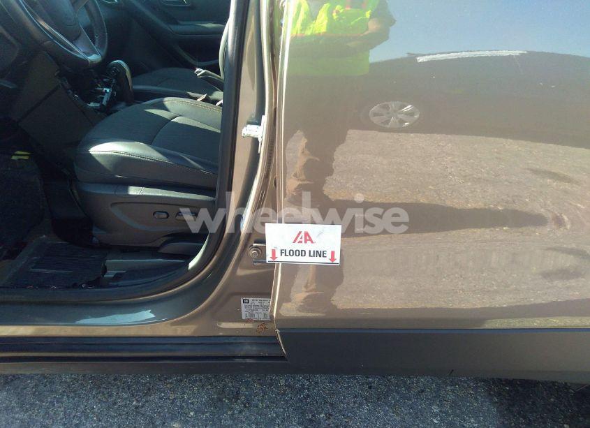 Photo 6 of 2022 Chevrolet Trax AWD LT (VIN KL7CJPSM3NB542396)