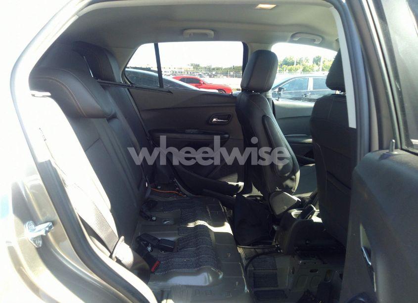 Photo 8 of 2022 Chevrolet Trax AWD LT (VIN KL7CJPSM3NB542396)