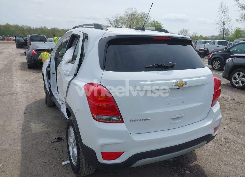 Photo 3 of 2021 Chevrolet Trax AWD LT (VIN KL7CJPSM5MB369530)