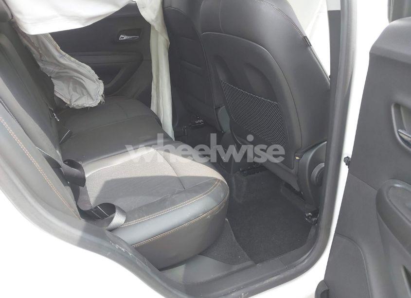 Photo 8 of 2021 Chevrolet Trax AWD LT (VIN KL7CJPSM5MB369530)